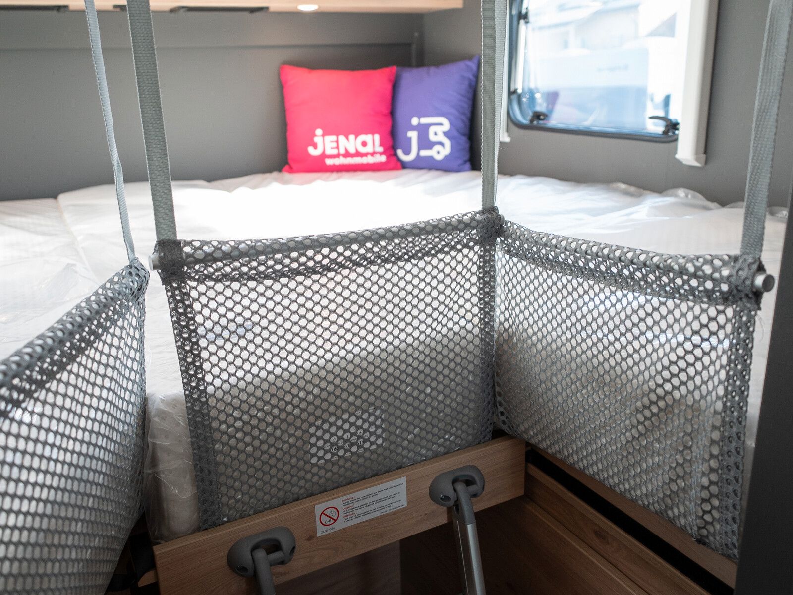 Fahrzeugabbildung Dethleffs Globebus Camp T 4 Bettenumbau, Schwenkbad