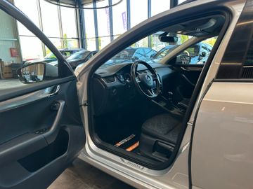 Skoda Octavia Combi Ambition *AHK*TEMPO*NAVI*2-ZONEN*