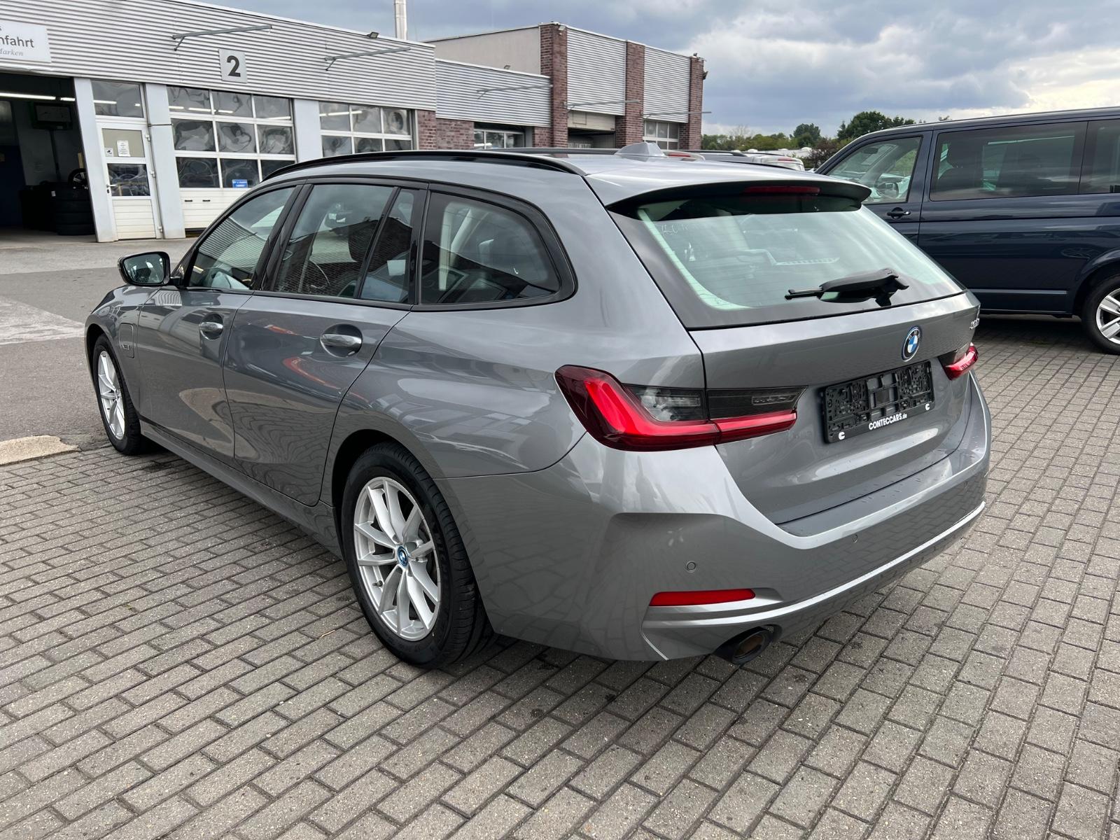 BMW 330e Touring ACC+AHK+Spur+Sportsitze Sensatec