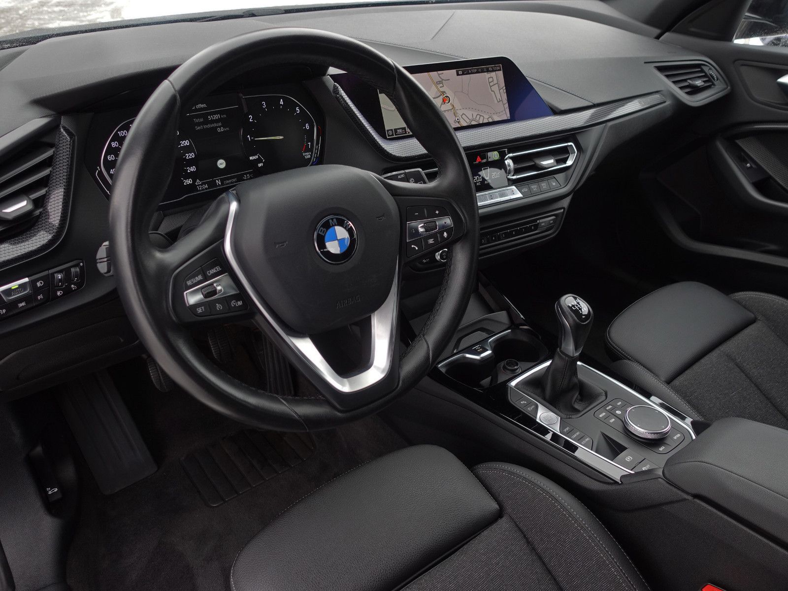 Fahrzeugabbildung BMW 118i Sport Line Navi CarPlay LED-Pkt.