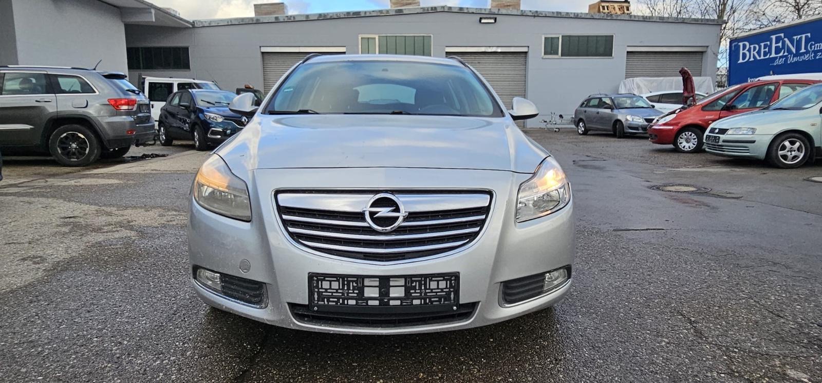 Opel Insignia 2013 — rear view