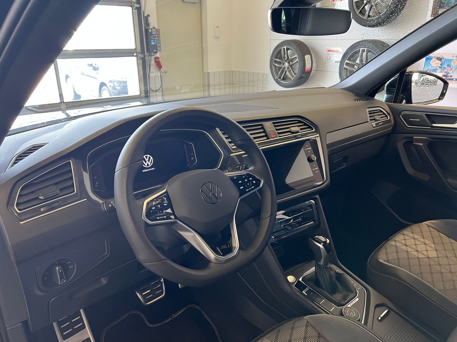 Fahrzeugabbildung Volkswagen Tiguan Allspace R-Line 2.0 TDI DSG 4Motion *AHK,