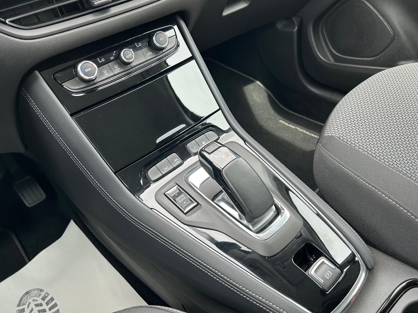 Fahrzeugabbildung Opel Grandland|Hybrid|4x4|AHK|1.Hand|LED|Standheizung