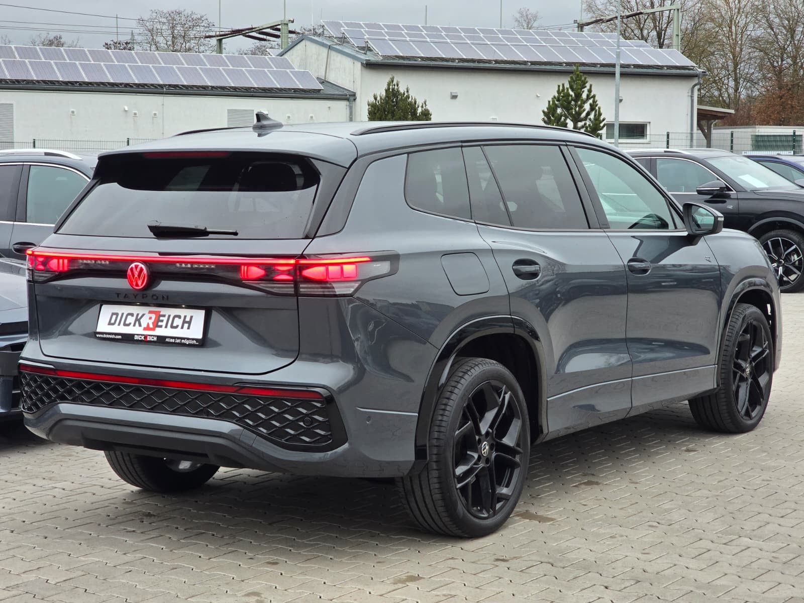 Fahrzeugabbildung Volkswagen Tayron 2.0 TDI 4M R-Line BLACK*7Si*MATRIX*PANO