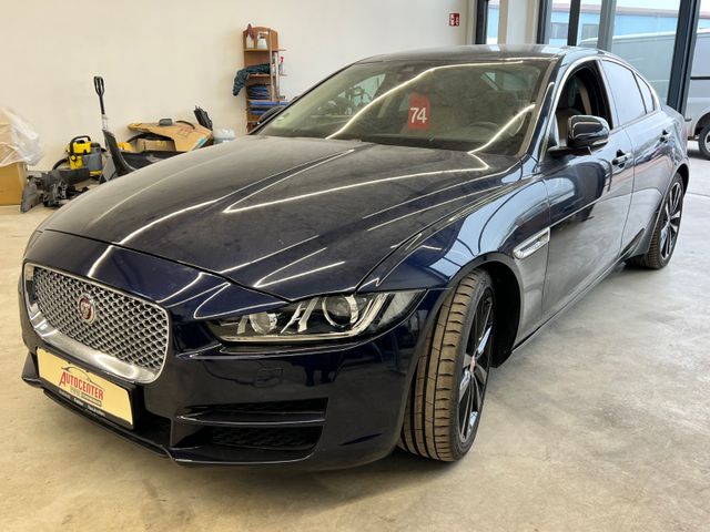 Jaguar XE 2,0 Pure 180PS*Navi*PDC+Cam*SHZ*Tempomat