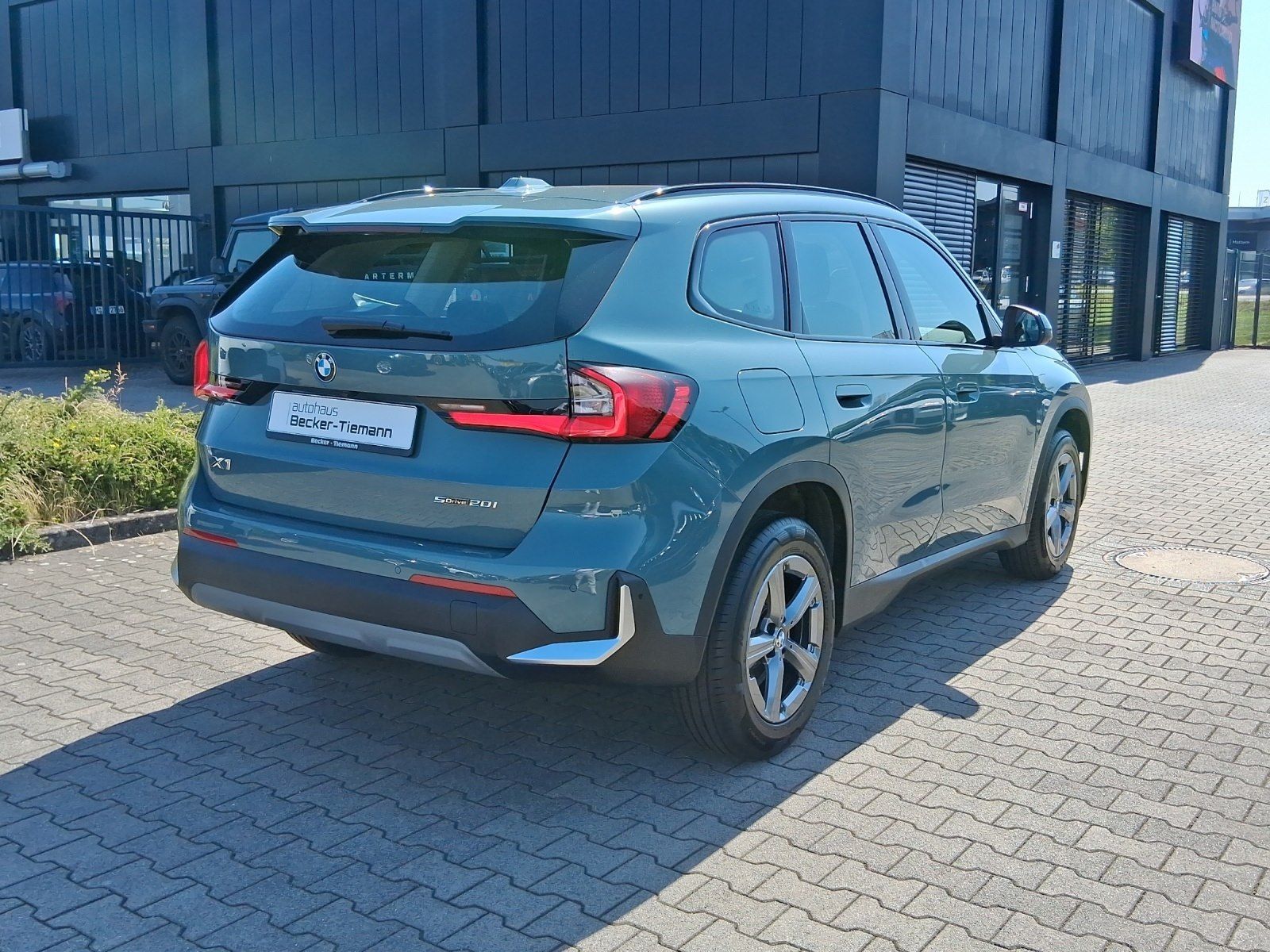 BMW X1 sDrive20i Navi CarPlay Driving Parking Head foto 16