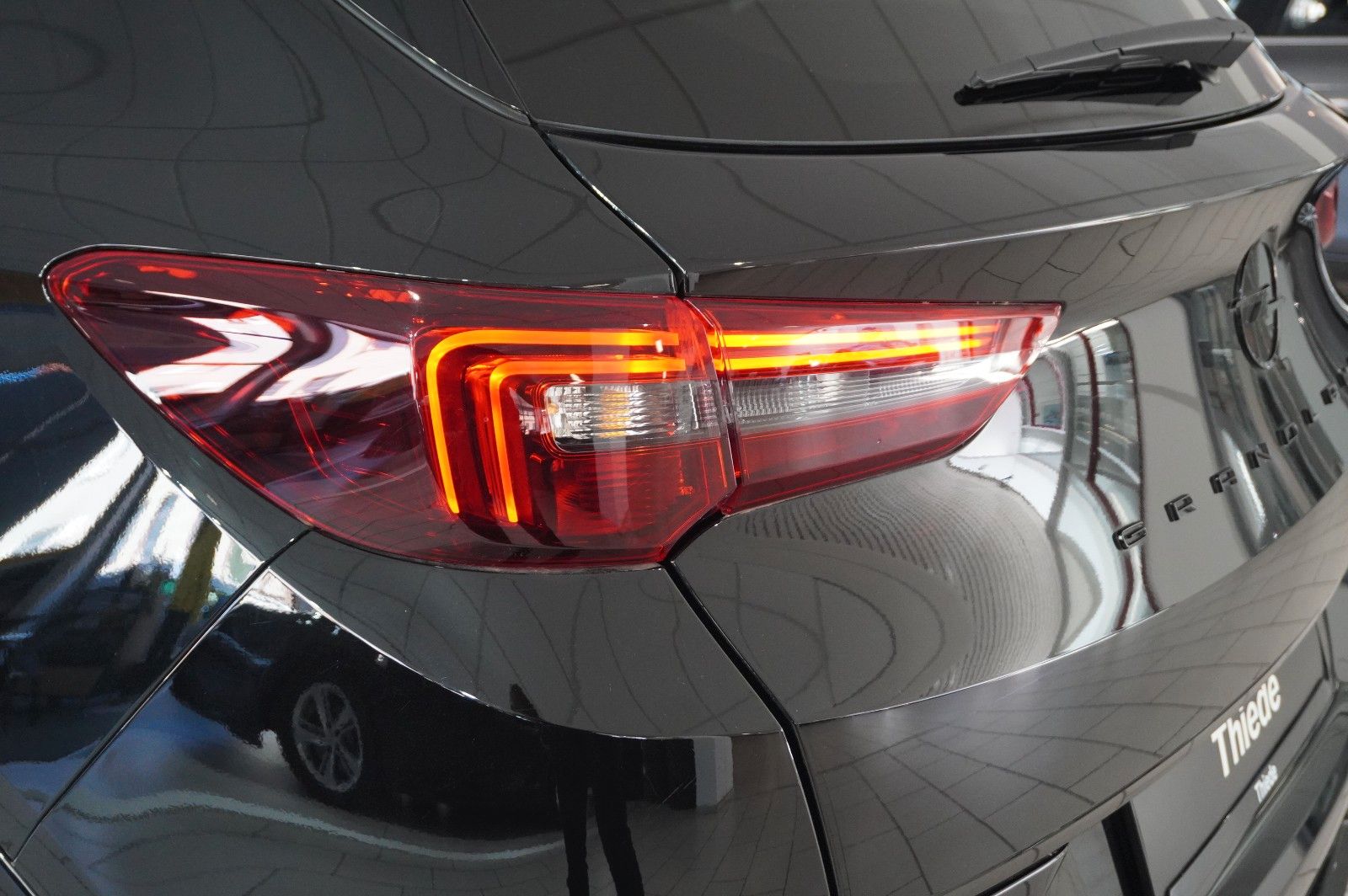 Fahrzeugabbildung Opel Grandland (X) 1.6T GSe HYBRID 4X4 NAVI/LED/SPORT