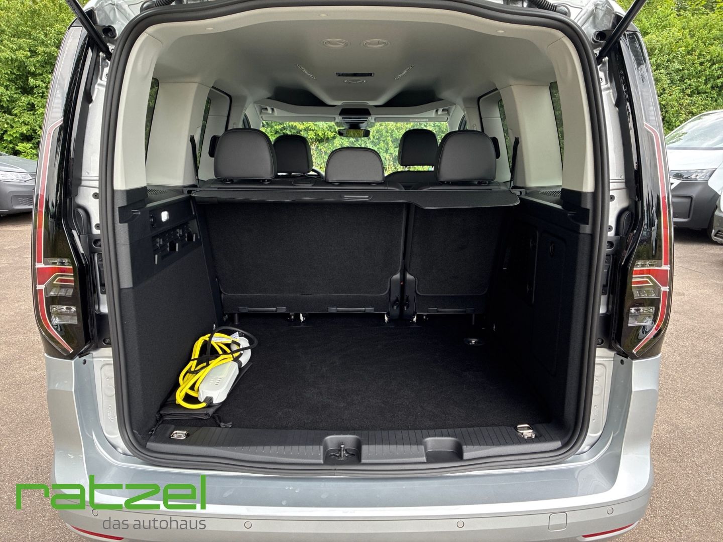 Fahrzeugabbildung Volkswagen Caddy Style TSI 1.5 eHybrid RFK+AHK+NAVI+LED+ACC