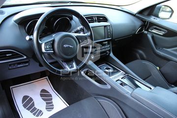Jaguar F-Pace - 9