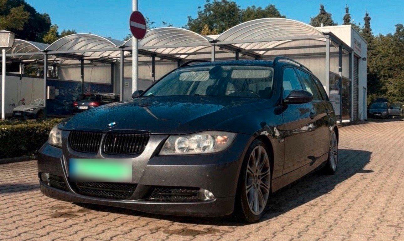 BMW 320 2006 — вигляд ззаду