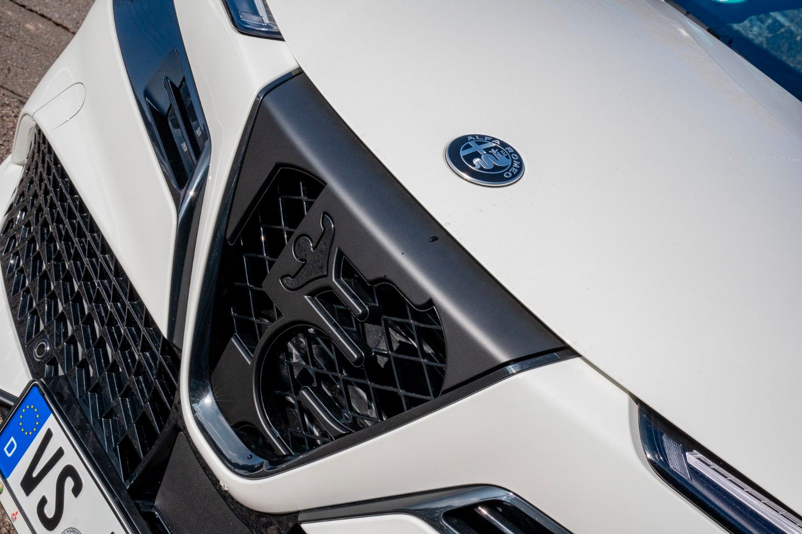 Fahrzeugabbildung Alfa Romeo Junior Elettrica 280 PS  Veloce Sport+Technpaket