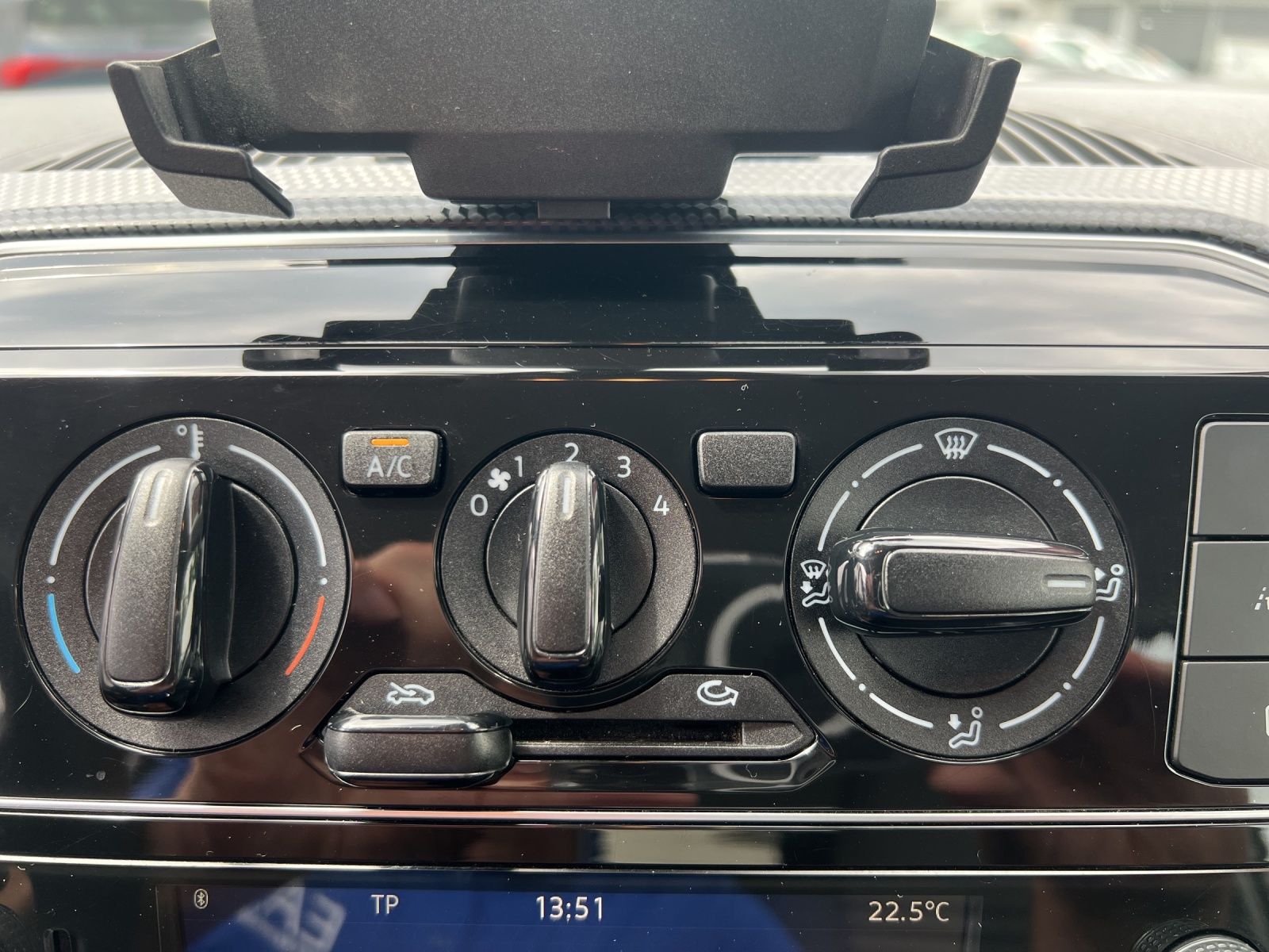 Fahrzeugabbildung Volkswagen up! 1.0 Basis Klima DAB GRA RFK