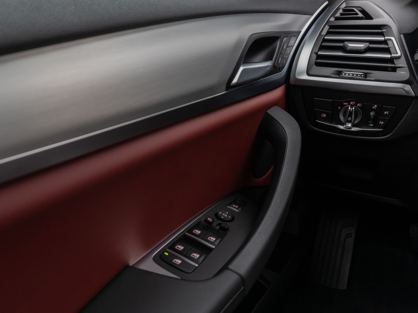 Fahrzeugabbildung BMW X4 xD20d 360°DAB HiFi Fernlichtassist AHK Sport