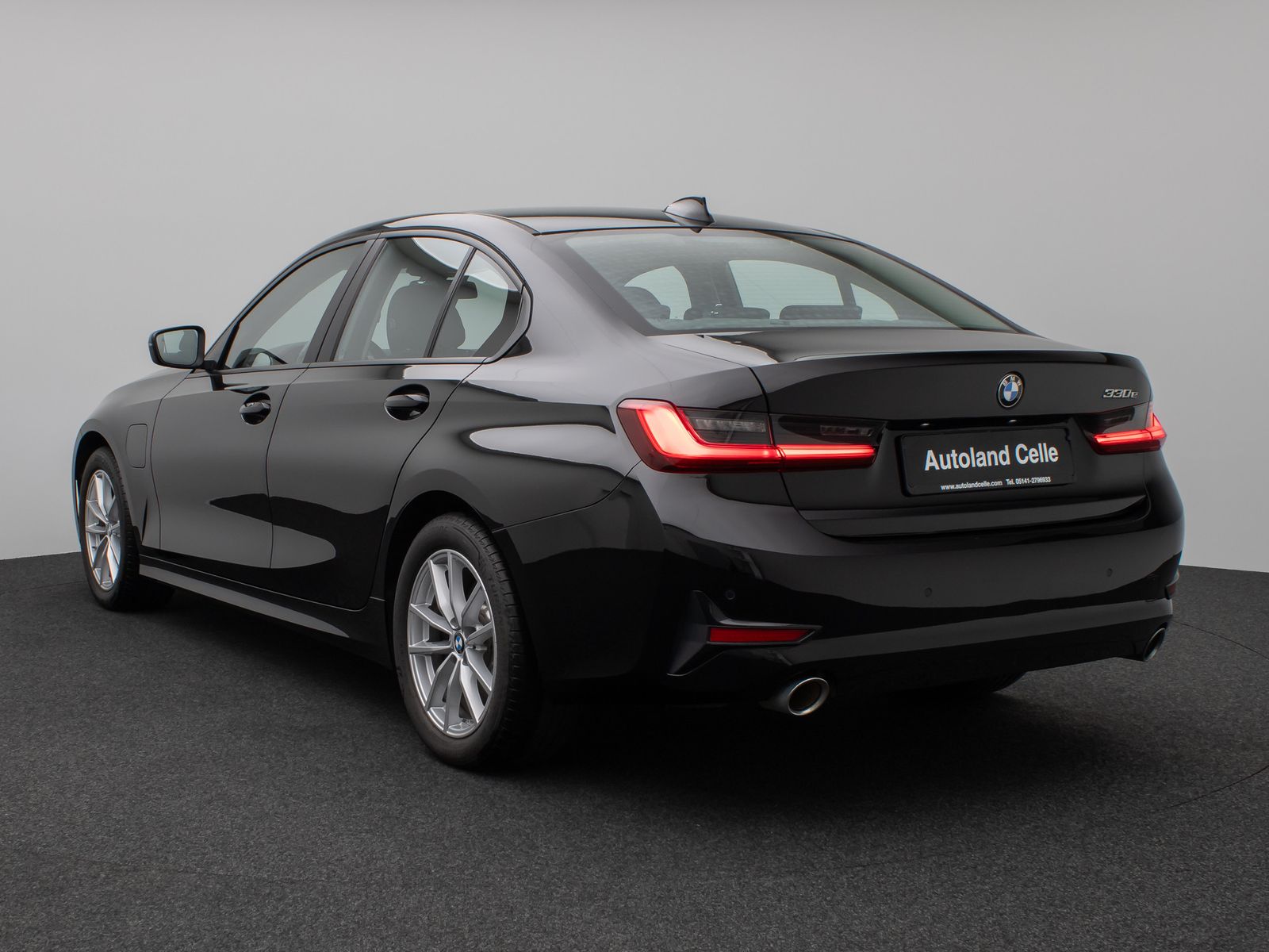 Fahrzeugabbildung BMW 330e ACC Alarm DAB CockpitPr HiFi PDC WLAN Sport