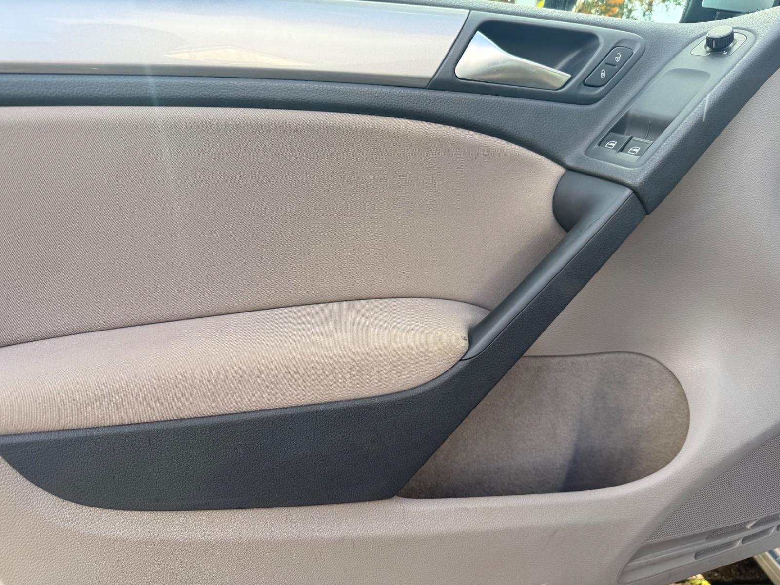 Volkswagen Golf VI MIT WENIG KILOMETER/GARANTIE/UNFALLFREI