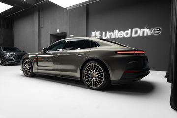 Porsche Panamera - 8