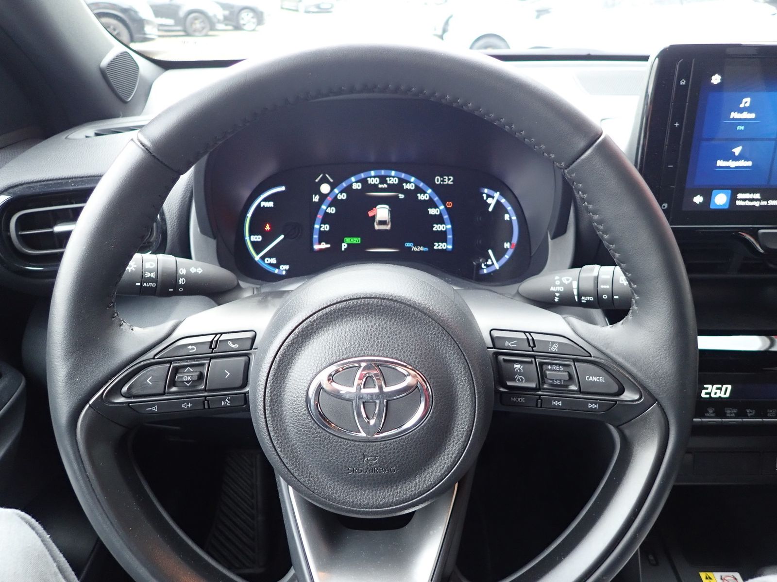 Fahrzeugabbildung Toyota Yaris Cross Hybrid FWD Team Deutschland