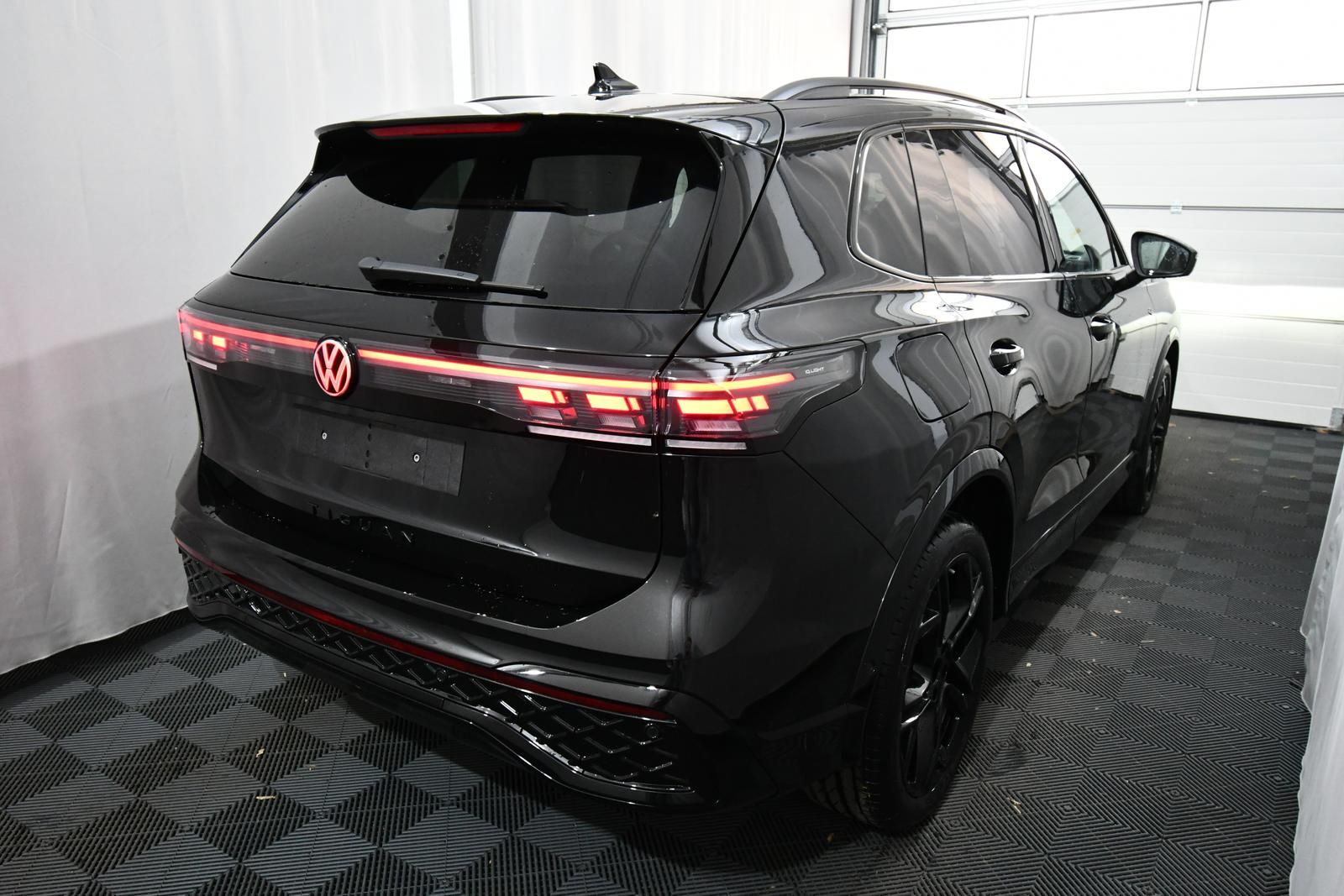 Volkswagen Tiguan R-Line 2.0 TDI DSG7 - AHK, Kamera, Pano imagem 3