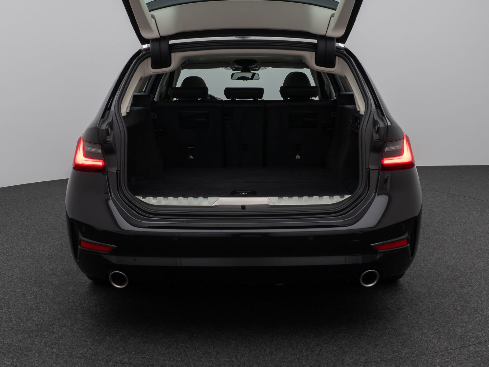 Fahrzeugabbildung BMW 330e Panorama 360° Laser HUD DAB HiFi AHK ACC