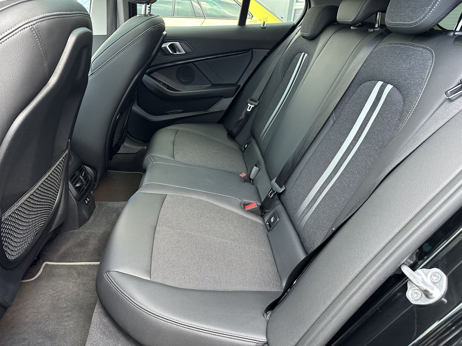 Fahrzeugabbildung BMW 118d Sport-Line Aut. NAV+LED+PANO+SPIEGEL-PAKET