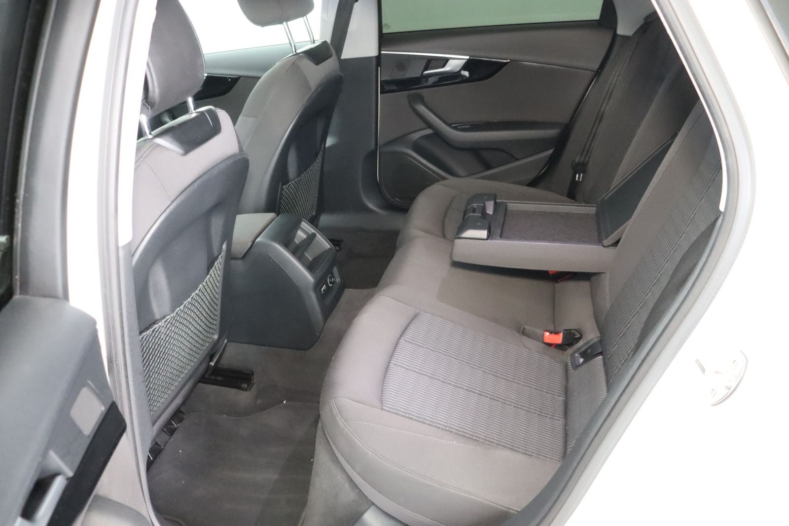 Fahrzeugabbildung Audi A4 Avant 3.0 TDI design * HUD * AHK