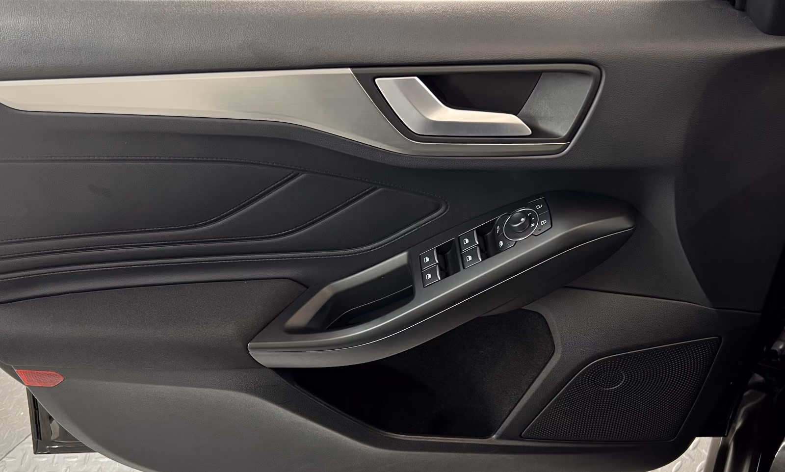Ford Focus Titanium Tur. AT 1,0-92kW NAVI KAMERA EU6d, миниатюра 16