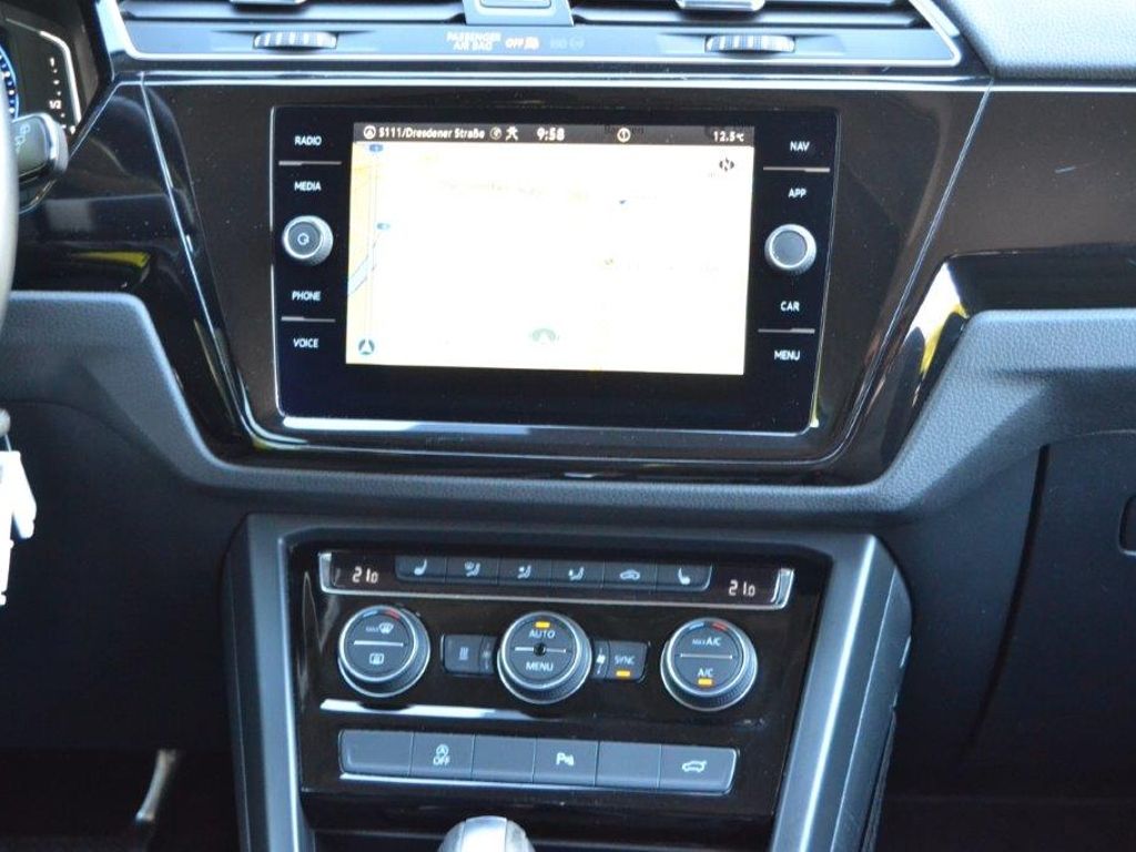 Touran 2.0 TDI 150 PS DSG R-Line Black-Style AHK