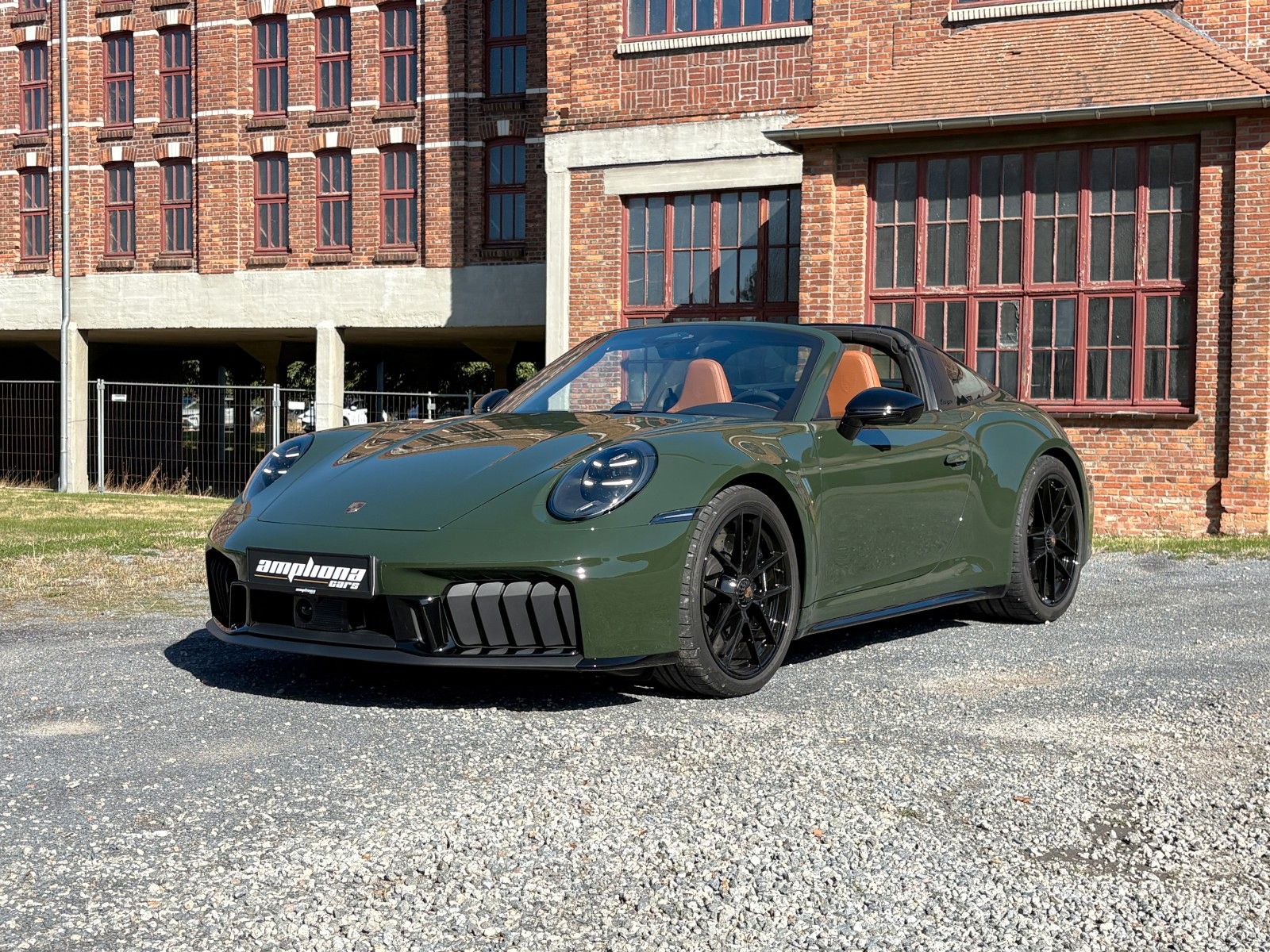 Porsche Targa 4 GTS HEV  Exclusive open sky in PTS green