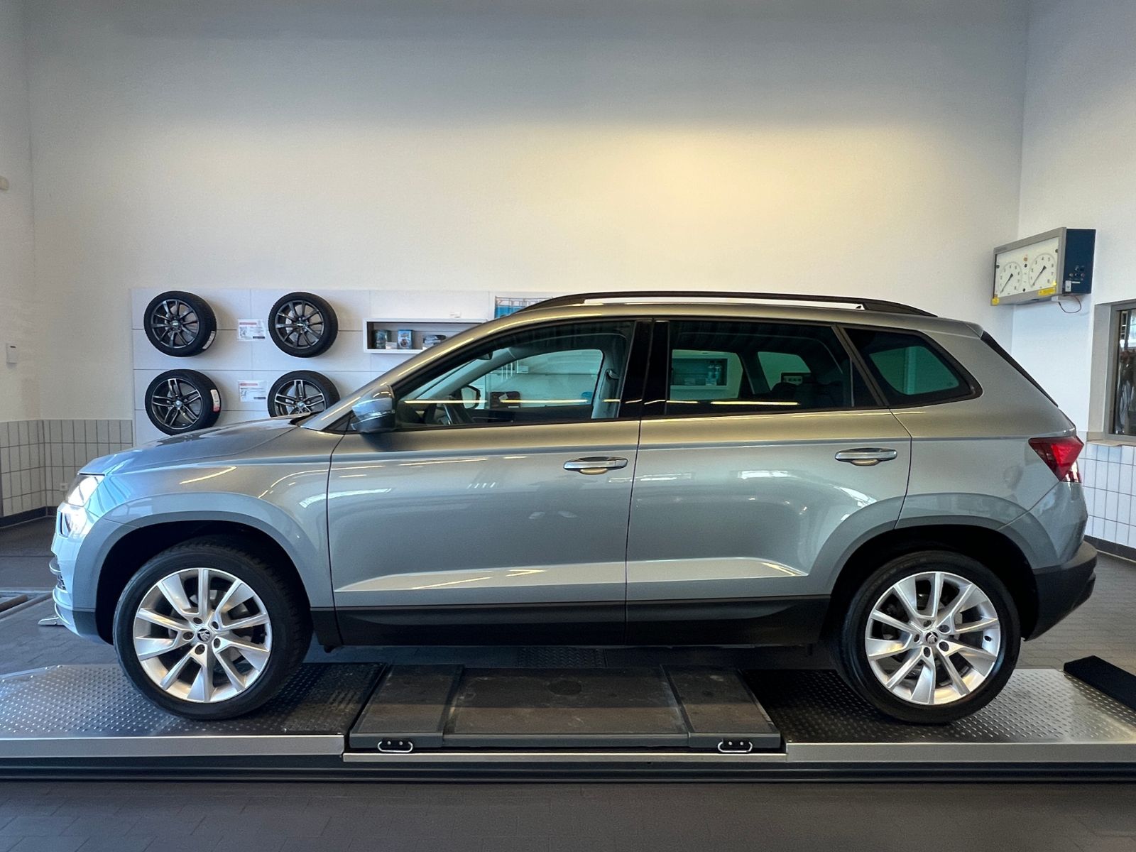 Fahrzeugabbildung SKODA Karoq Style 1.5 TSI DSG *AHK, LED, Kamera, LM'-1