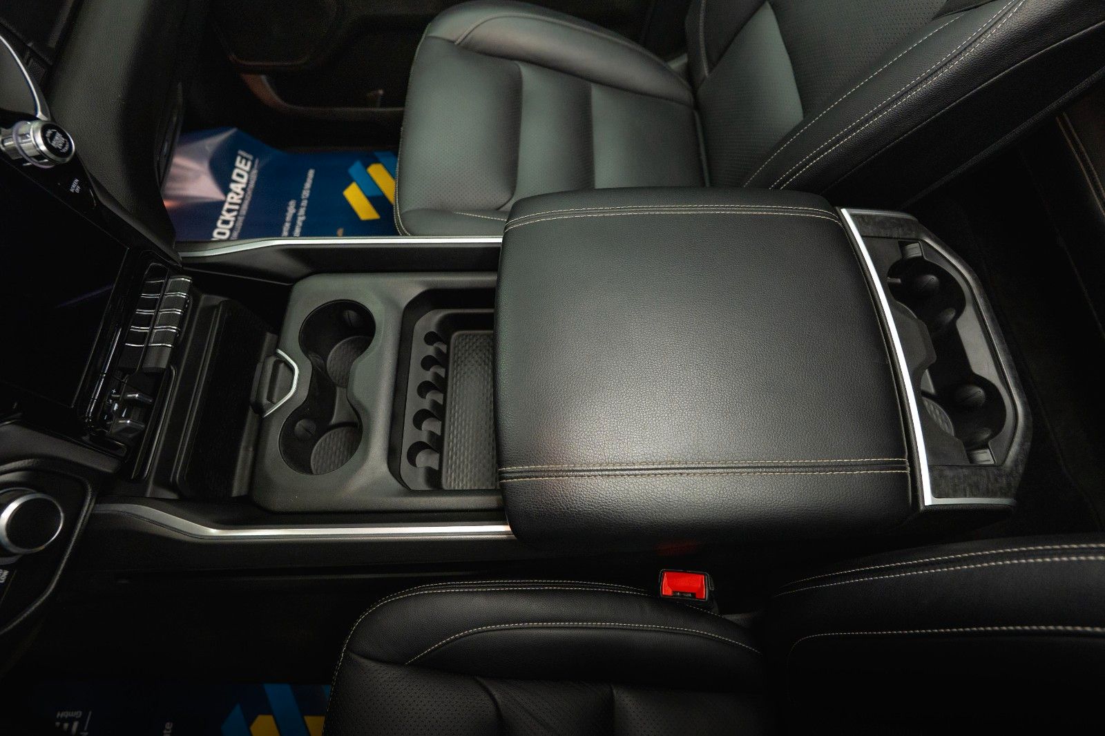 Fahrzeugabbildung Dodge RAM 5.7 V8 HEMI 4x4 ROCKY RIDGE OFFROAD Pano 19%
