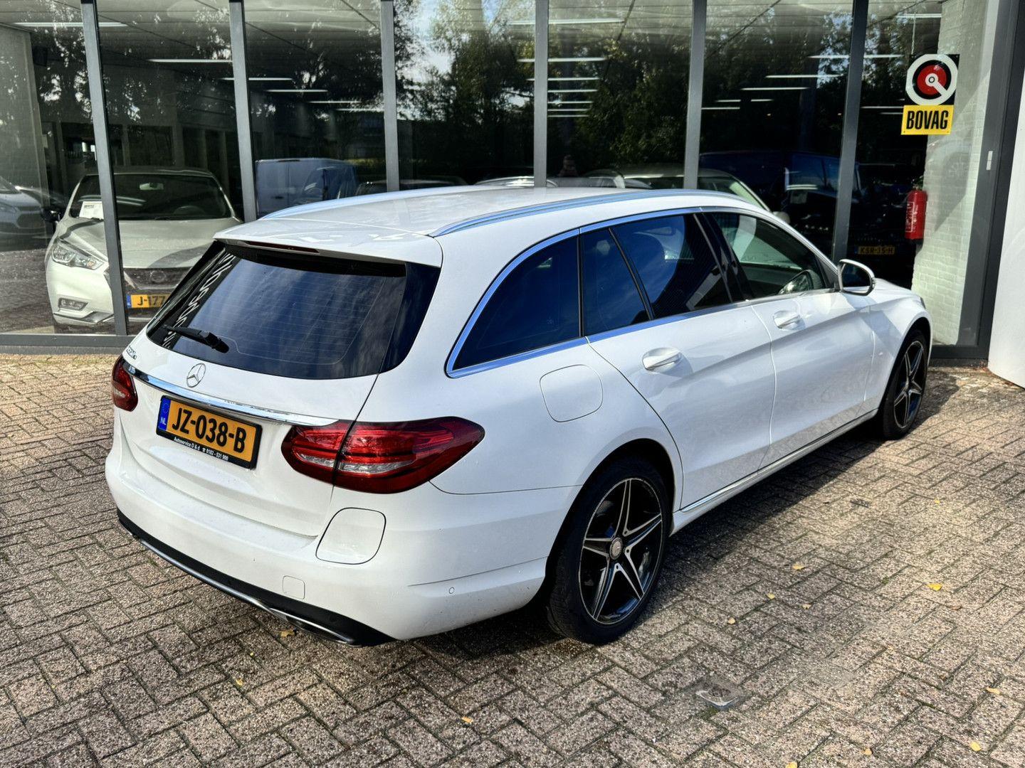 Mercedes-Benz C350 2015 — photo 12