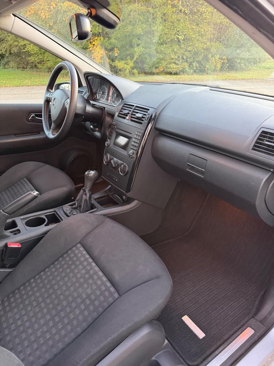 Mercedes-Benz A160 2011 — photo 10
