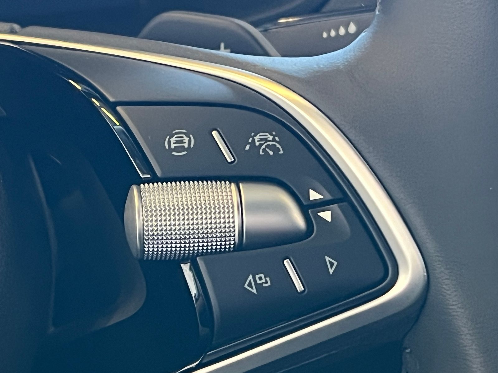 Fahrzeugabbildung SKODA Karoq DRIVE 1.5 TSI DSG *AHK, ACC, LED, Virtual