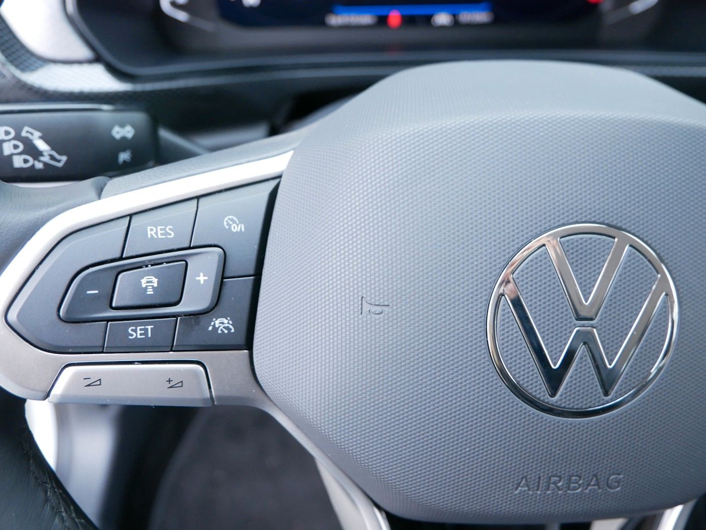 Fahrzeugabbildung Volkswagen T-Cross 1.0 TSI Life NEU32T ACC NAVI SHZ LED PDC