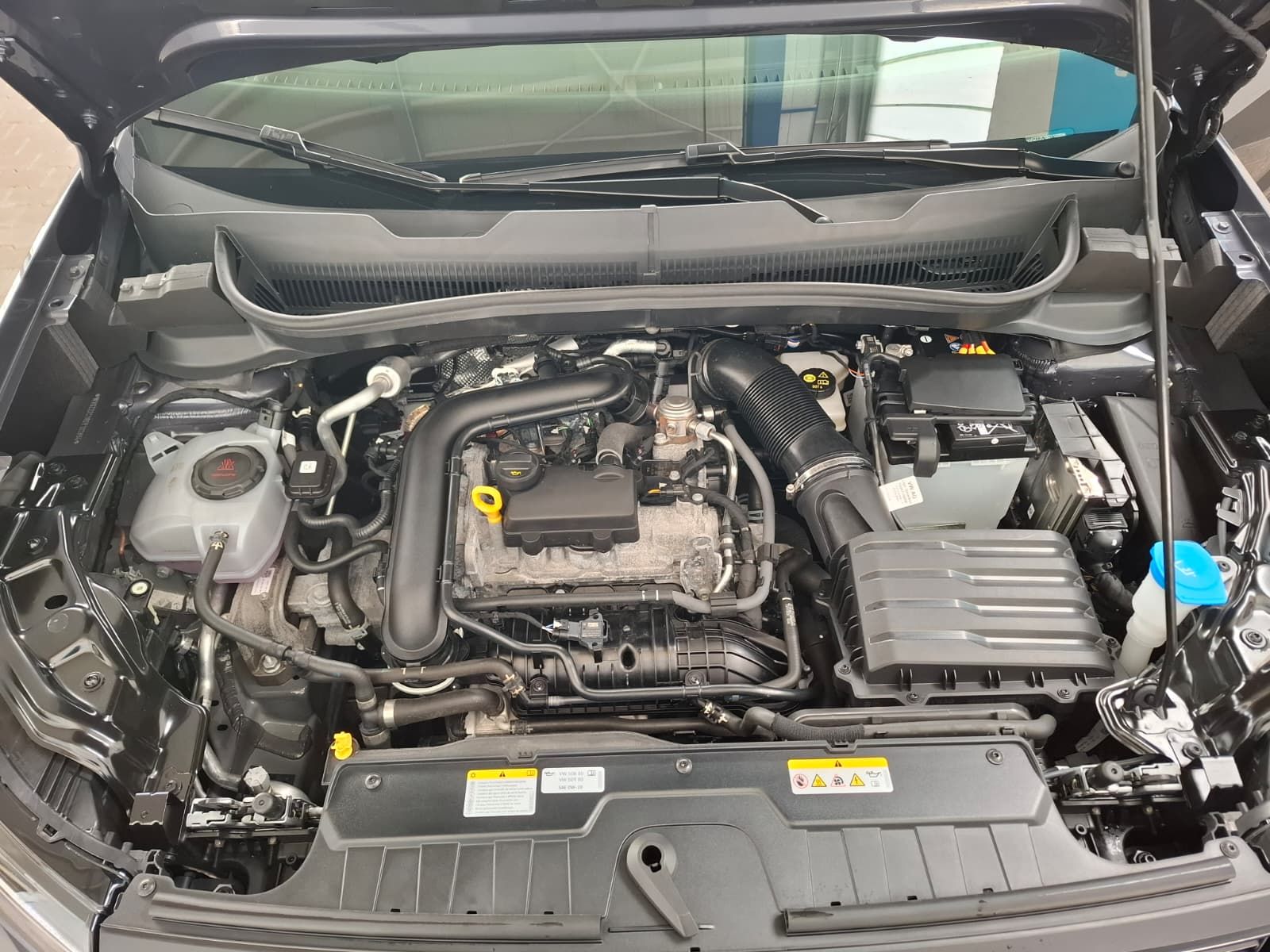 Fahrzeugabbildung Volkswagen T-Cross 1.0 TSI 5-Gang +LED +FrontAss. +LaneAss.