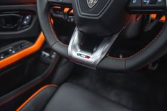 Urus 4.0 V8 SE GREY/BLACK ORANGE PANO B&amp;O