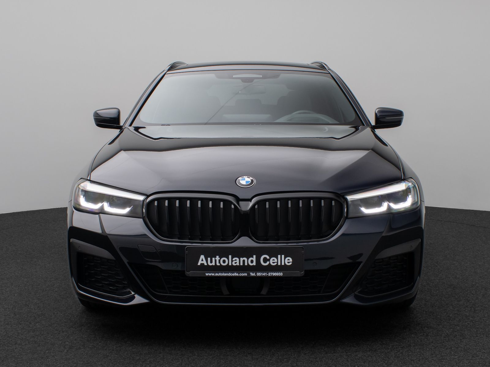 Fahrzeugabbildung BMW 520d xD M Sport Panorama Kamera HUD DAB H/K AHK