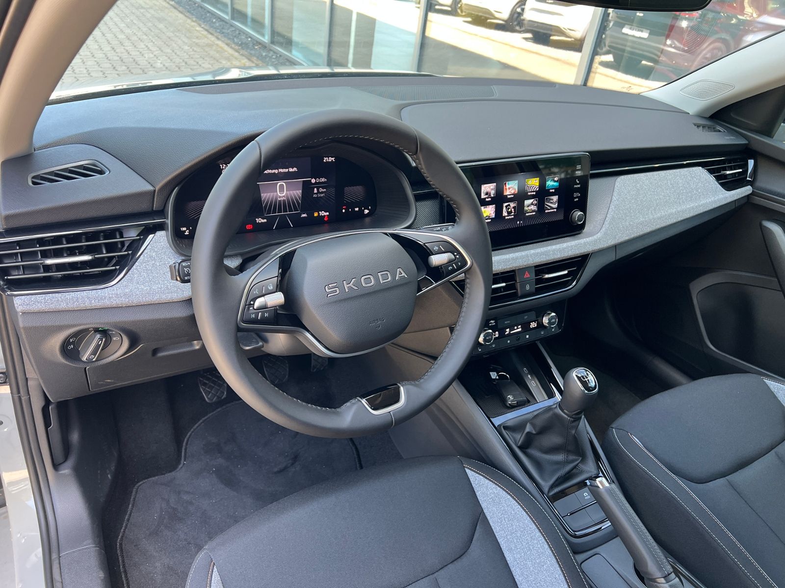 Fahrzeugabbildung SKODA Scala Drive 1.0 TSI *Black Paket, Vorb. AHK, LED