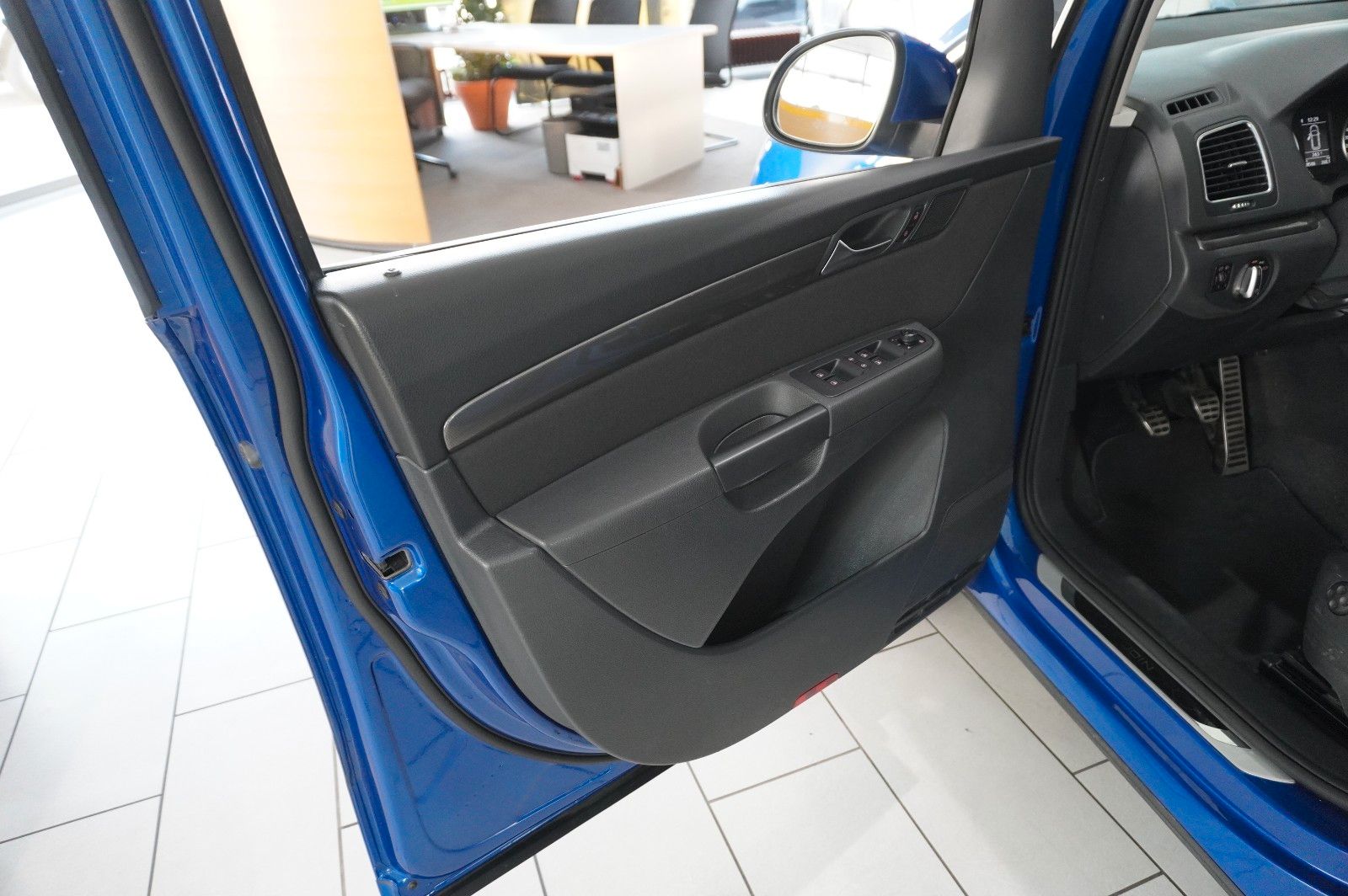 Fahrzeugabbildung Volkswagen Sharan 1.4 TSI JOIN NAVI/SHZ/SPORT/PDC/NEBEL/AHK