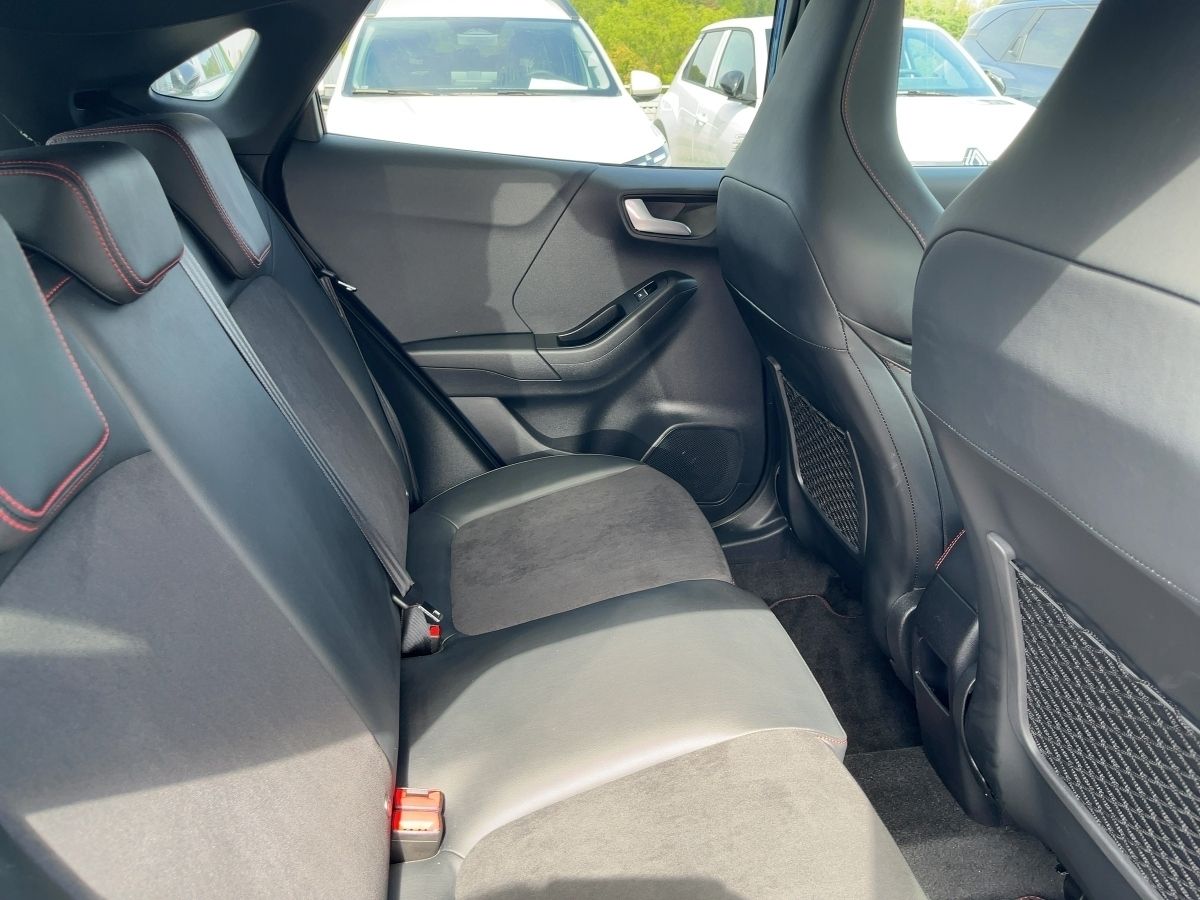 Fahrzeugabbildung Ford Puma ST X 1.5 ABS Fahrerairbag Seitenairbag - mit KI generiert/bearbeitet