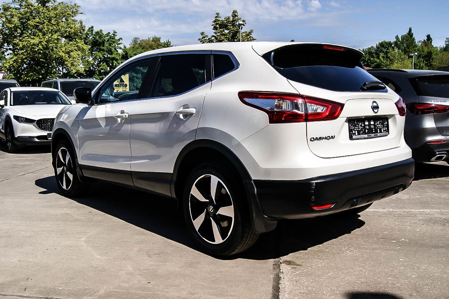Fahrzeugabbildung Nissan Qashqai DIG-T 12 N-Connecta KAMERA RENTNERBESITZ