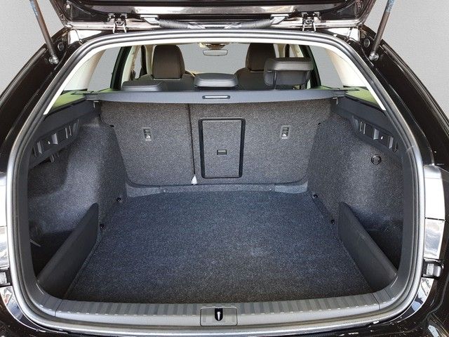 Fahrzeugabbildung Skoda Octavia Combi Selection 2.0TDI DSG PANO Leder