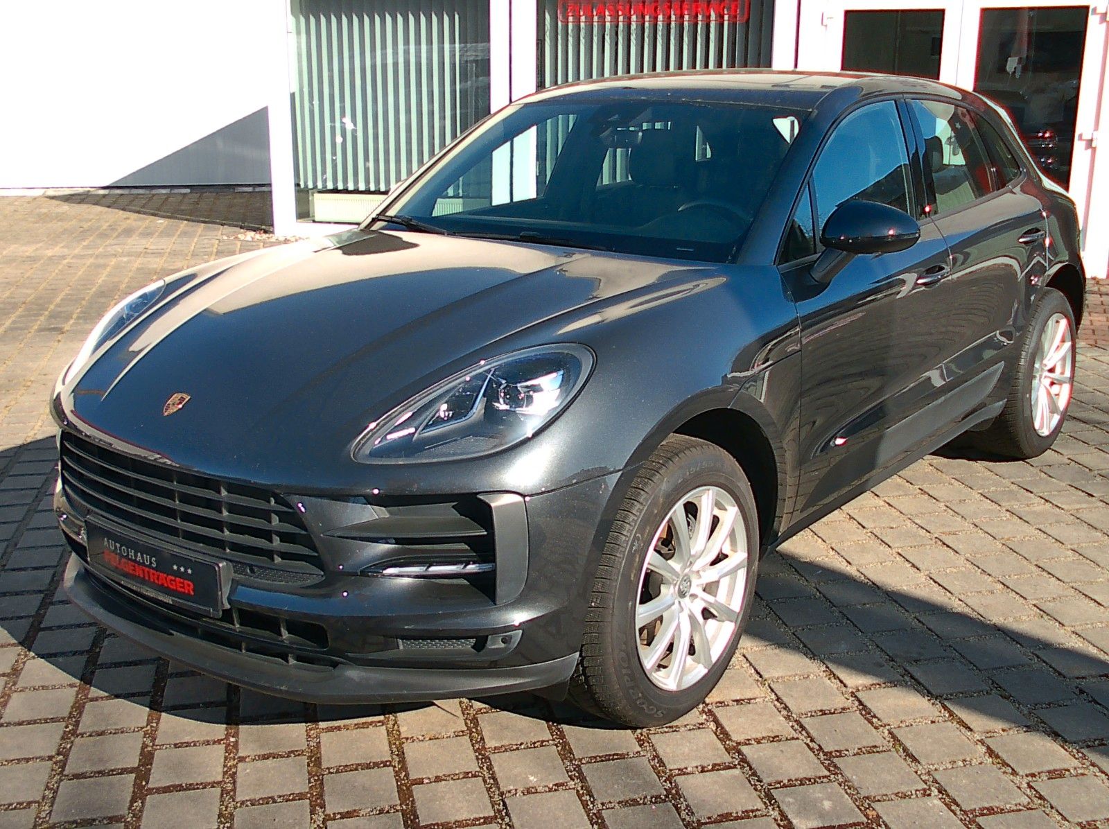 PORSCHE Macan