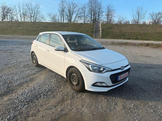 Hyundai i20 YES! 1.Hand Shz Pdc Tempomat Klima Euro6