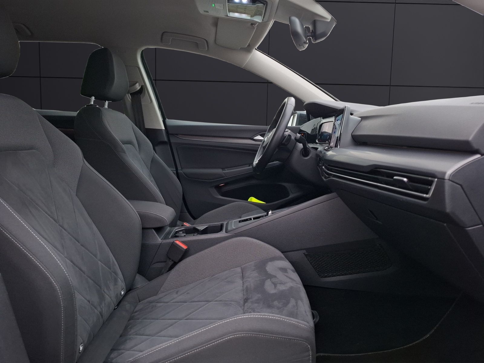 Fahrzeugabbildung Volkswagen Golf VIII Variant eTSI Style DSG LEDplus CarPlay