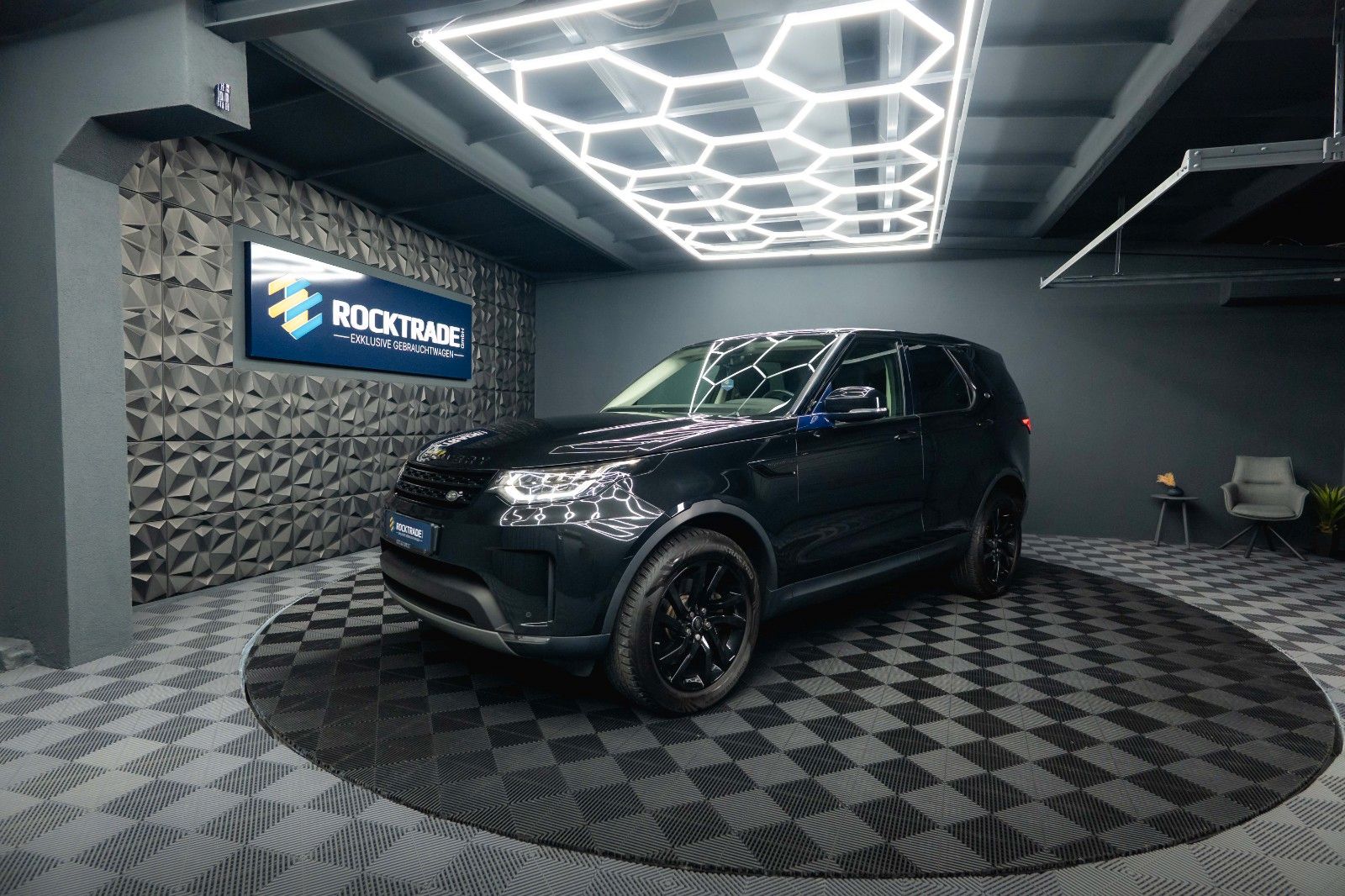 Fahrzeugabbildung Land Rover Discovery 5 2.0 TD SD4 HSE BLACK 4x4 *AHK*LED*