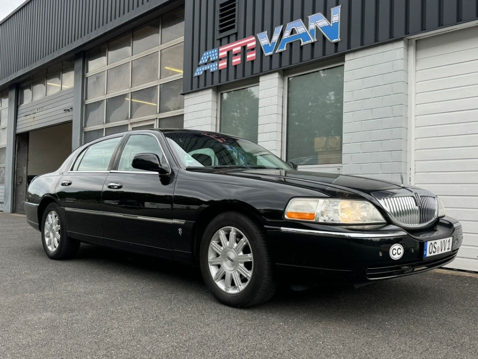 Fahrzeugabbildung Lincoln Town Car Signature Limited