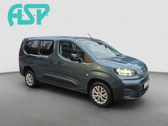 Fahrzeugabbildung Fiat Doblò 4 Kombi XL Rollstuhlgerecht Rollstuhlrampe