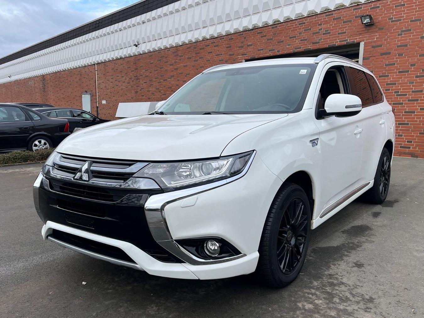 Mitsubishi Plug-in Hybrid Outlander 4WD *Keyless*Leder*