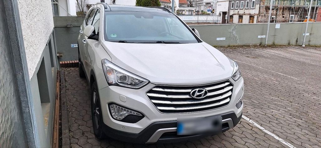Image of Hyundai SANTA FE
